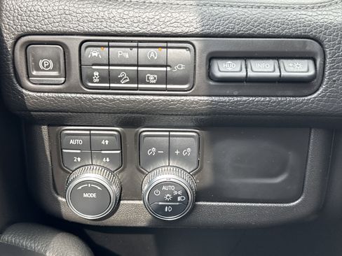 Used 2022 GMC Yukon Denali image 91