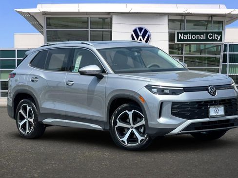 New 2026 Volkswagen Tiguan SE FWD image 2