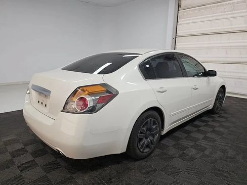 Used 2010 Nissan Altima 2.5 S FWD image 2
