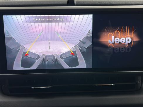 Used 2025 Jeep Wrangler Unlimited Sahara image 22