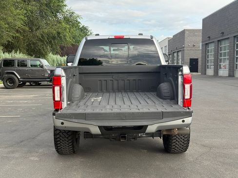 Used 2022 Ford F250 Lariat w/ Black Appearance Package AWD/4WD image 12
