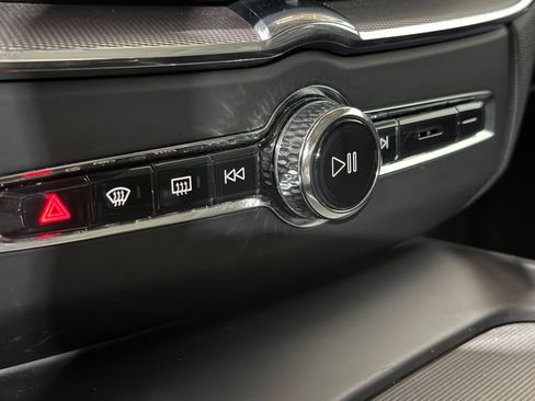 Used 2019 Volvo XC60 T5 Inscription w/ Protection Package Premier image 28