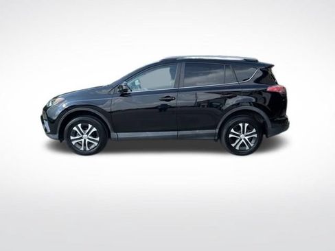 Used 2017 Toyota RAV4 LE FWD image 6