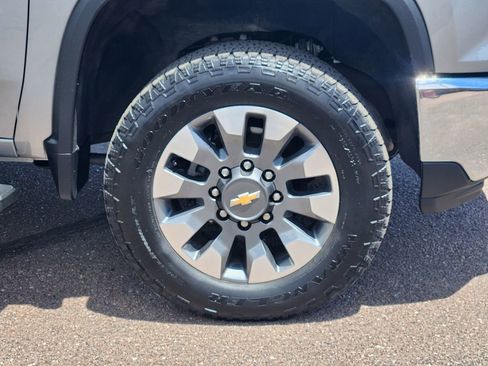 Used 2025 Chevrolet Silverado 2500 LT AWD/4WD image 30