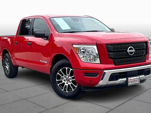 Used 2023 Nissan Titan SV w/ SV Convenience Package image 2