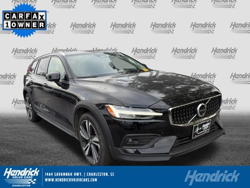 Certified 2025 Volvo V60 B5 Cross Country Plus image 1