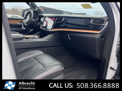 Used 2024 Jeep Grand Wagoneer L Series III AWD/4WD image 20