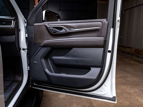 Used 2024 GMC Yukon Denali AWD/4WD image 39