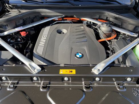 Used 2026 BMW X5 xDrive50e w/ M Sport Package image 36