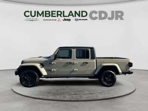 Used 2022 Jeep Gladiator Sport AWD/4WD image 4