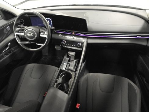 Used 2025 Hyundai Elantra SEL image 25