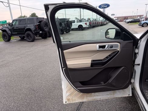 Used 2020 Ford Explorer Platinum AWD/4WD image 11