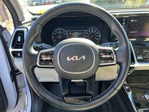 Certified 2022 Kia Sorento SX image 14