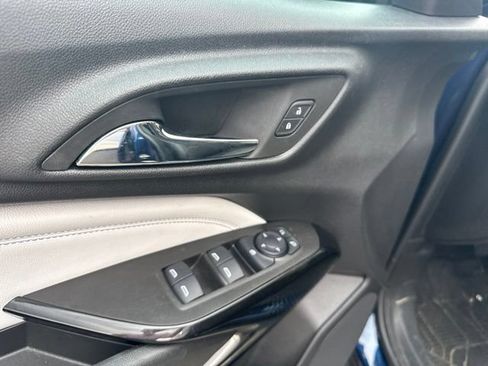 Used 2024 Chevrolet Trax LT w/ Sunroof Package FWD image 18