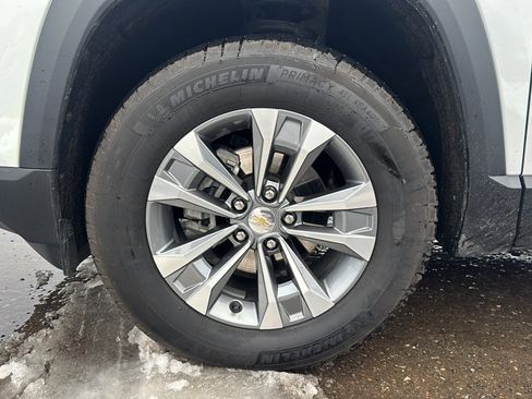 Used 2025 Chevrolet Equinox LT w/ Convenience Package II image 40