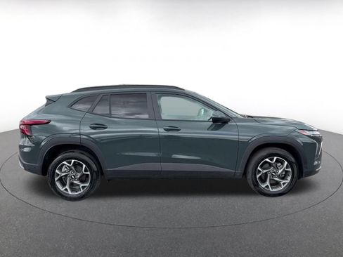 Used 2025 Chevrolet Trax LT FWD image 16