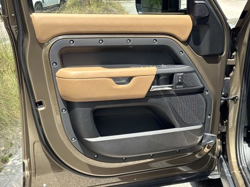 New 2026 Land Rover Defender 110 X-Dynamic SE AWD/4WD image 18