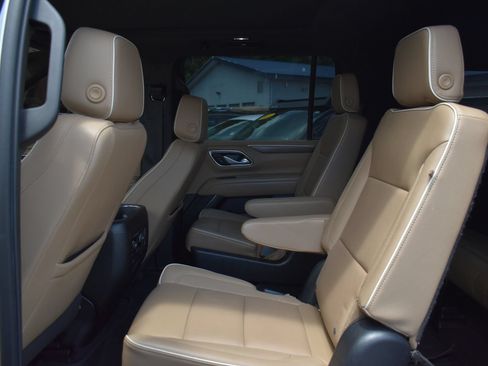 Used 2022 Chevrolet Suburban Premier AWD/4WD image 16