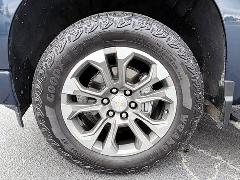 Used 2022 Chevrolet Silverado 1500 High Country w/ Technology Package image 35