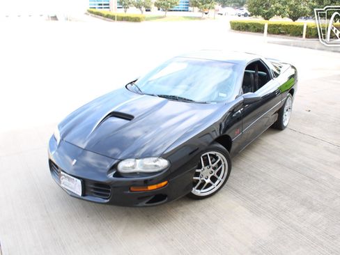 Used 2002 Chevrolet Camaro Z28 w/ SS Performance/Appearance Pkg RWD image 34