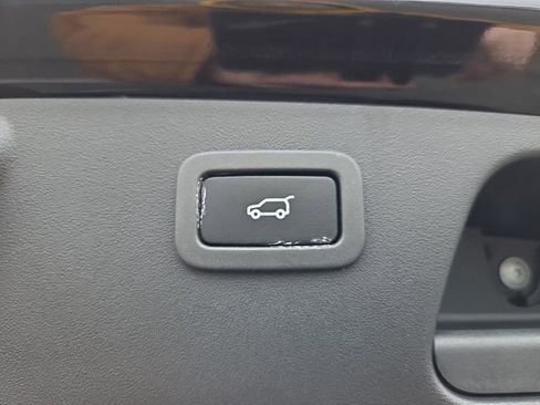 Used 2019 Jaguar E-PACE R-Dynamic SE image 29