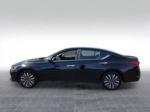 Used 2025 Nissan Altima 2.5 SV FWD image 4