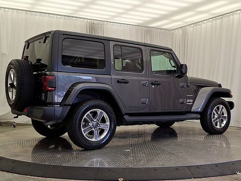 Used 2018 Jeep Wrangler Unlimited Sahara w/ Cold Weather Group AWD/4WD image 10