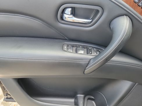 Used 2019 INFINITI QX80 Luxe w/ All-Season Package RWD image 15
