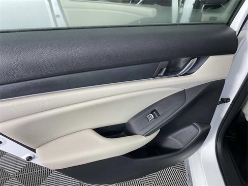 Used 2018 Honda Accord EX image 28