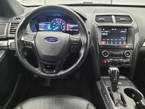 Used 2018 Ford Explorer XLT w/ Equipment Group 202A AWD/4WD image 22