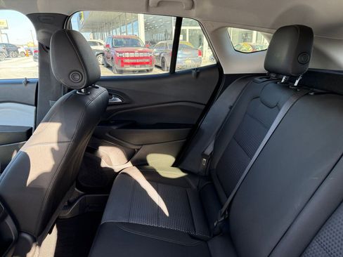 Used 2025 Chevrolet Trax LT w/ LT Convenience Package image 39