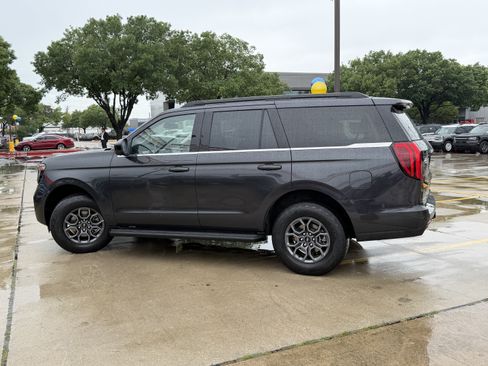 Used 2025 Ford Expedition Active RWD image 10