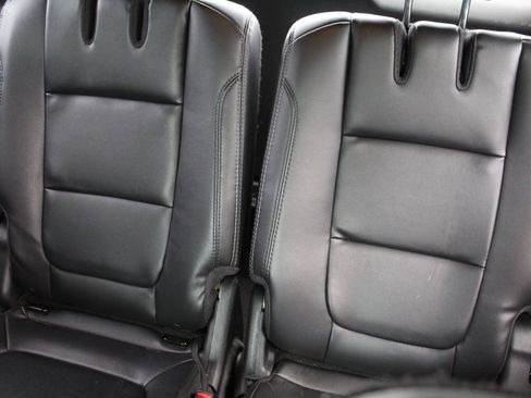 Used 2017 Ford Explorer Limited w/ Equipment Group 301A FWD image 13