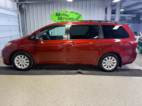 Used 2015 Toyota Sienna Limited Premium w/ Advanced Technology Package FWD image 5
