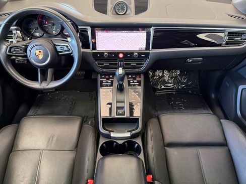 Used 2022 Porsche Macan AWD/4WD image 3
