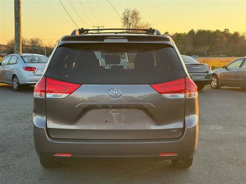Used 2013 Toyota Sienna LE image 11