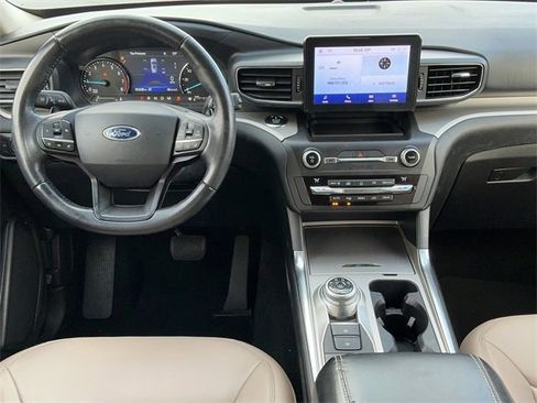 Used 2020 Ford Explorer XLT w/ Equipment Group 202A image 13