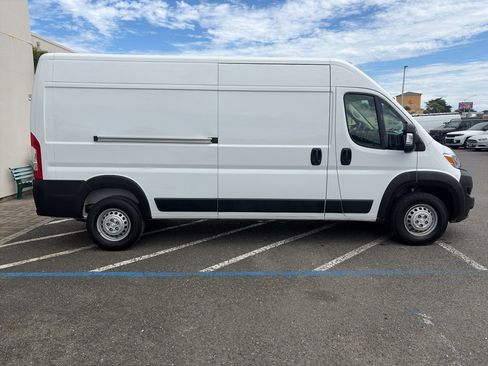 Used 2024 RAM ProMaster 2500 w/ Convenience Group FWD image 24