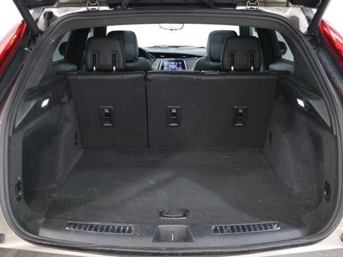 Used 2020 Cadillac XT4 Premium Luxury w/ Technology Package FWD image 33