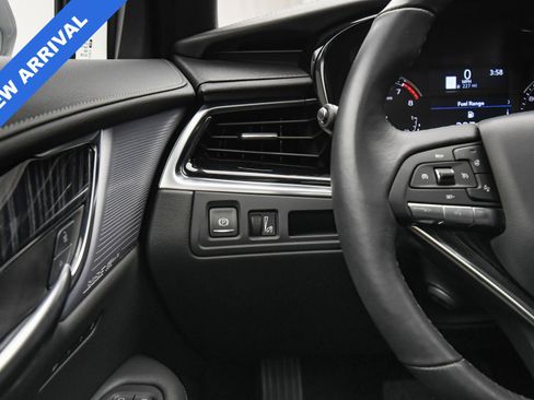 Used 2025 Cadillac XT6 Premium Luxury image 38