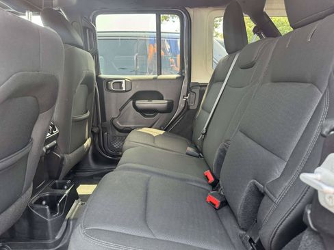 Used 2019 Jeep Wrangler Unlimited Sport S AWD/4WD image 14