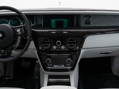 Used 2023 Rolls-Royce Phantom Sedan RWD image 38