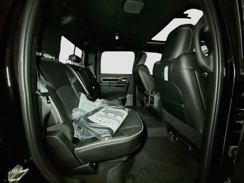New 2026 RAM 2500 Laramie AWD/4WD image 32