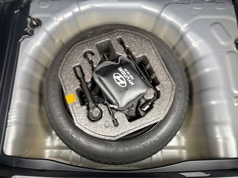 Certified 2022 Hyundai Venue SEL image 35