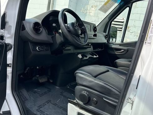 Used 2023 Mercedes-Benz Sprinter 2500 image 9