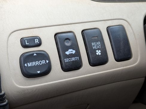 Used 2007 Toyota Highlander 4WD V6 w/ 3rd Row image 21