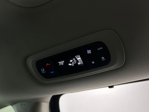 Used 2022 Chrysler Pacifica Touring-L image 30