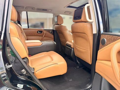 Used 2017 INFINITI QX80 Signature Edition w/ All Season Package AWD/4WD image 10