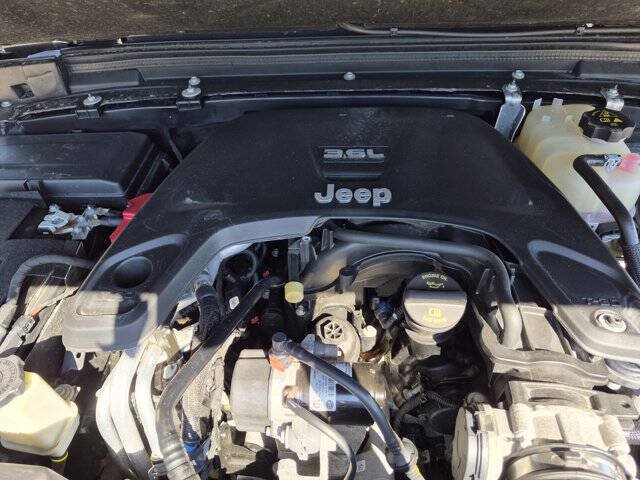 Used 2020 Jeep Wrangler Unlimited Sahara AWD/4WD image 35