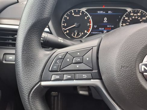Used 2025 Nissan Altima 2.5 SV FWD image 21